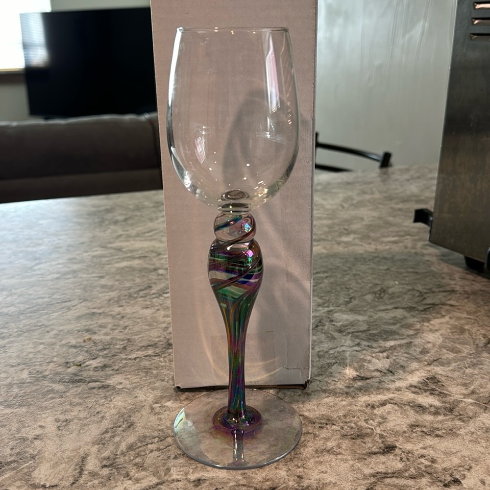 Stunning set of two wine glasses!